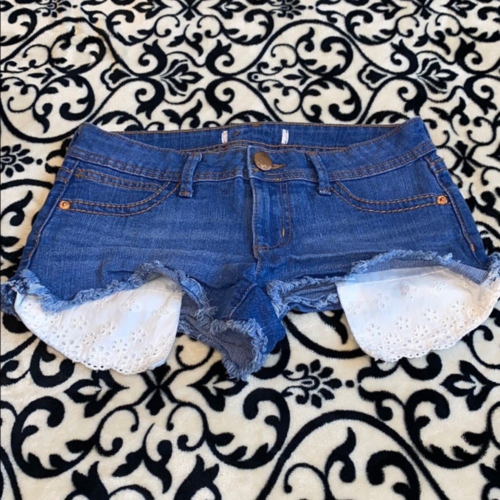 COPY - EUC juniors 00 jean shorts fit more like a 0 beautiful fabric never worn
